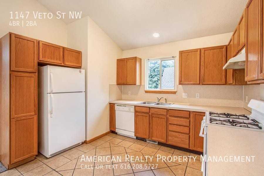 1147 Veto St Nw - Photo 3 of 17