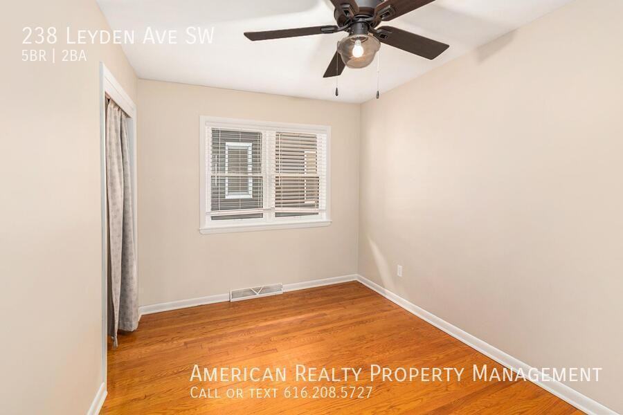 238 Leyden Ave Sw - Photo 7 of 20