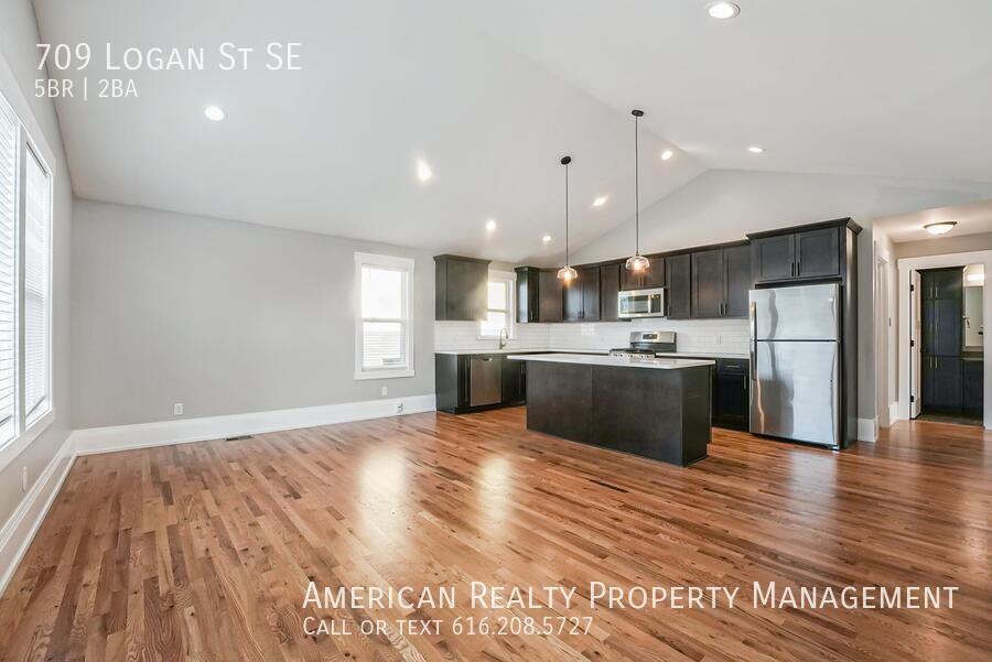 709 Logan St Se - Photo 2 of 16