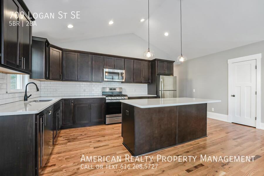 709 Logan St Se - Photo 4 of 16