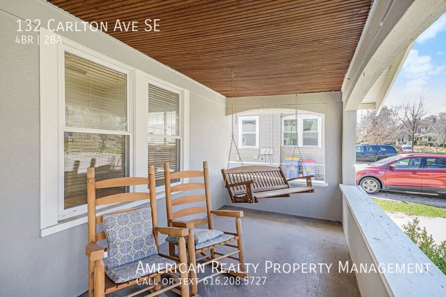 132 Carlton Ave Se - Photo 2 of 20