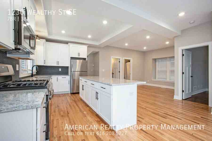 1230 Wealthy St Se - Photo 4 of 21