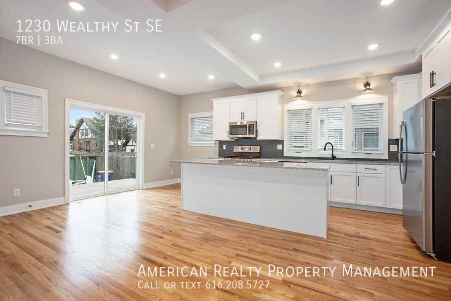 1230 Wealthy St Se - Photo 5 of 21