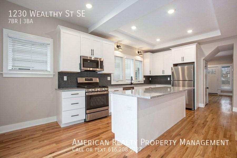 1230 Wealthy St Se - Photo 6 of 21