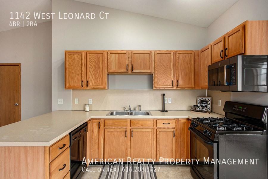 1142 W Leonard Ct Nw - Photo 4 of 19