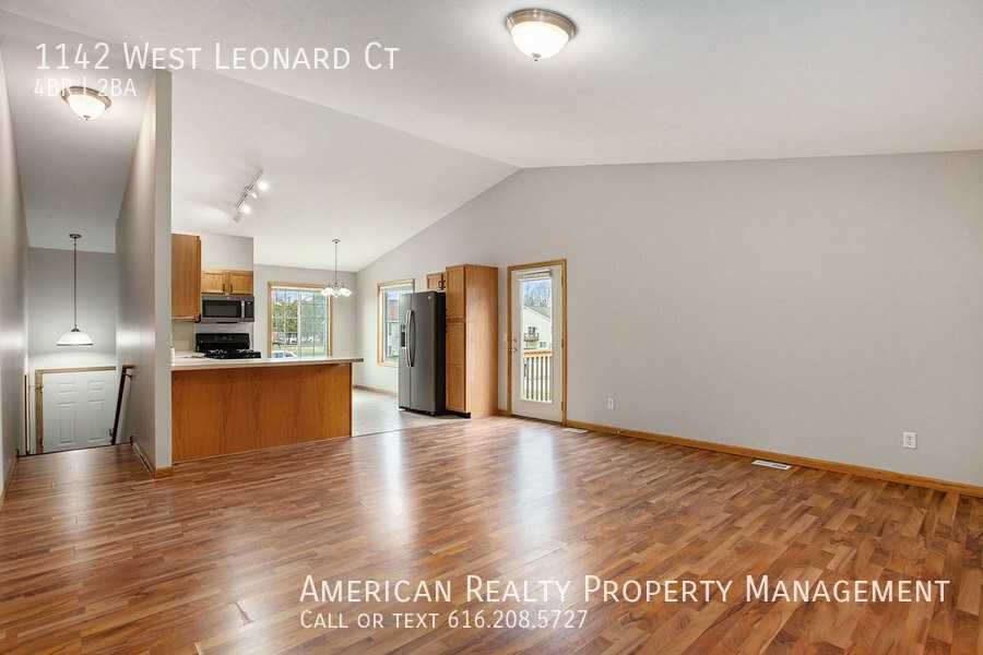 1142 W Leonard Ct Nw - Photo 5 of 19