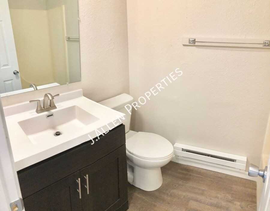 1807 Parker Cir #E - Photo 3 of 7