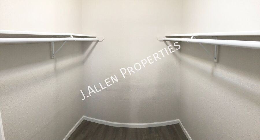 1807 Parker Cir #E - Photo 6 of 7