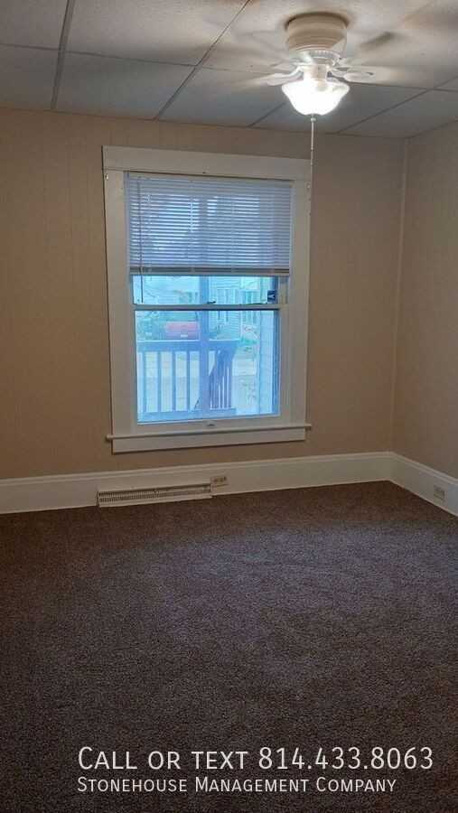 1409 E 7th St - Photo 3 of 8