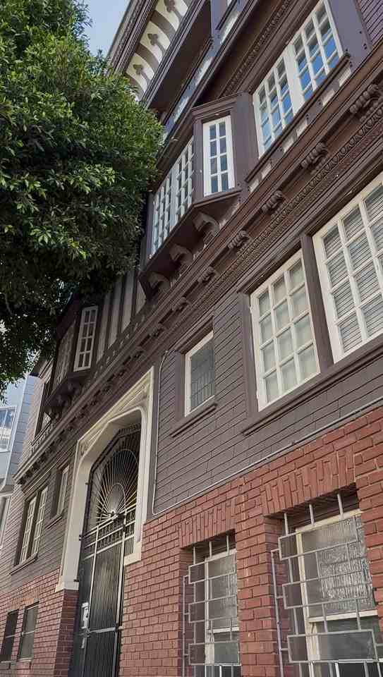 1433 Clay St #10 - Photo 2 of 34