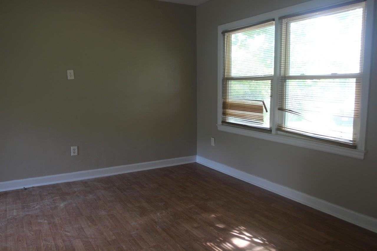 Hunter St 108 - Photo 3 of 11