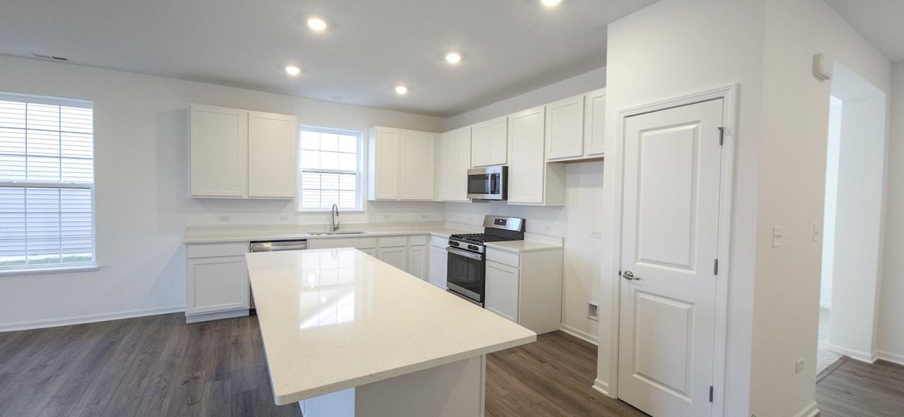 11082 Charles Dr - Photo 2 of 12