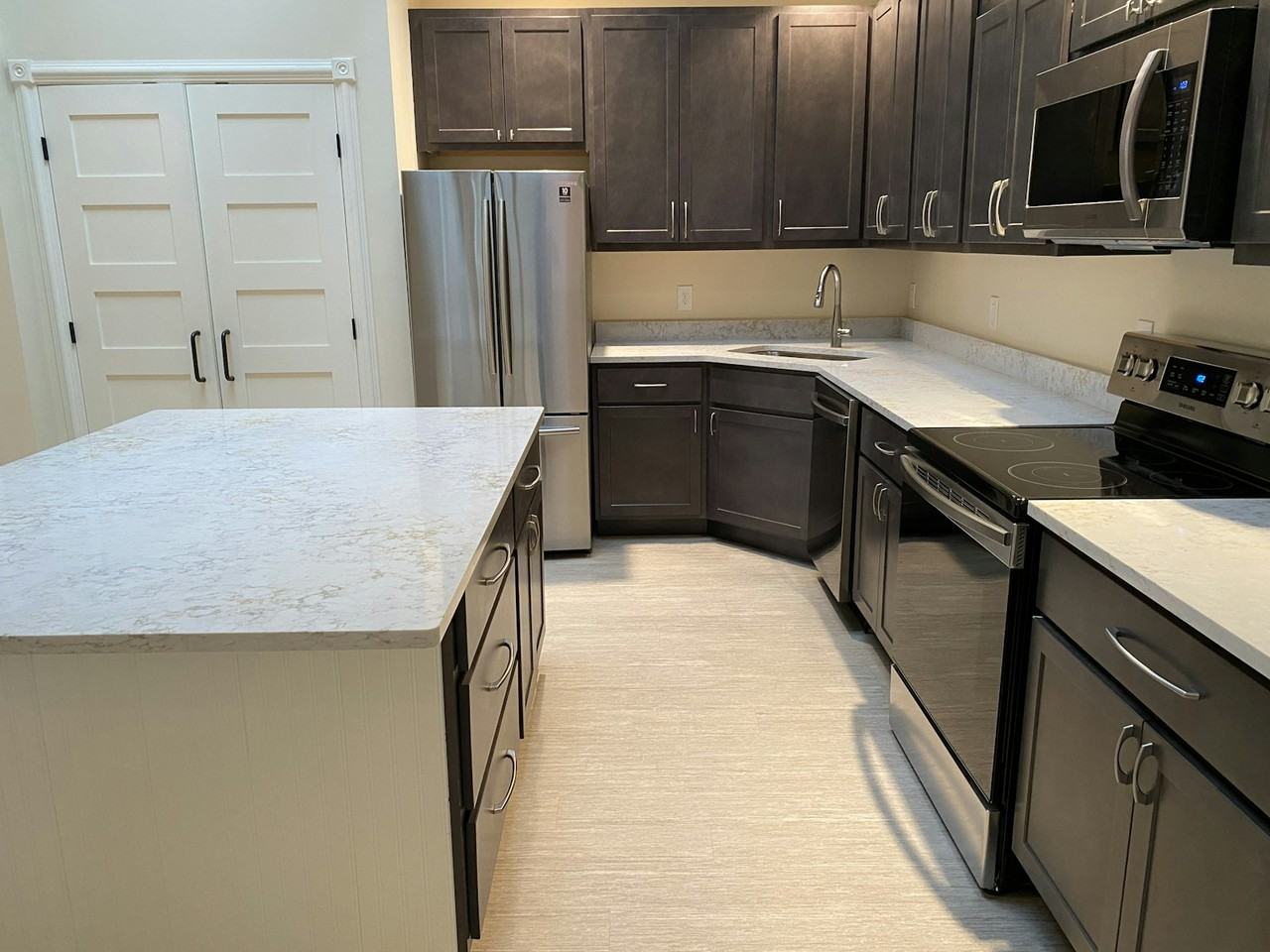 408 South Superior Street, Unit G - Photo 3 of 15