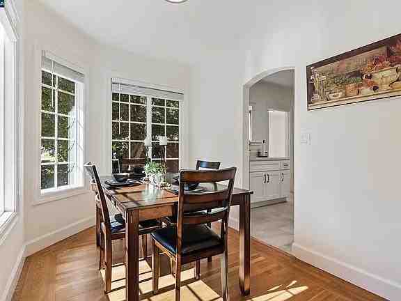 942 Talbart St - Photo 4 of 9