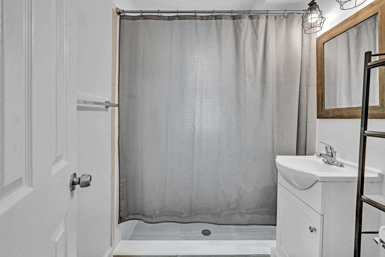 Ne 78th St - Photo 3 of 18