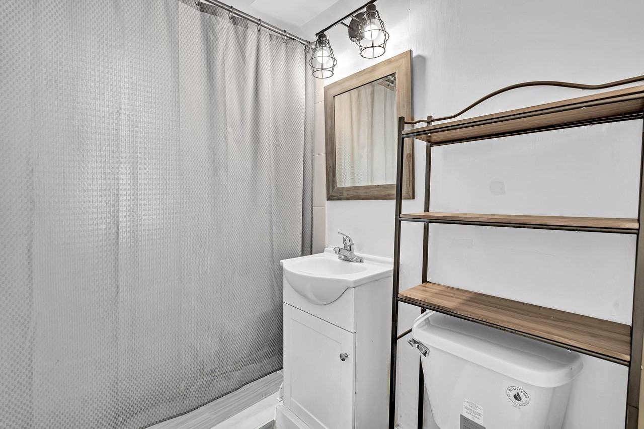 Ne 78th St - Photo 6 of 17