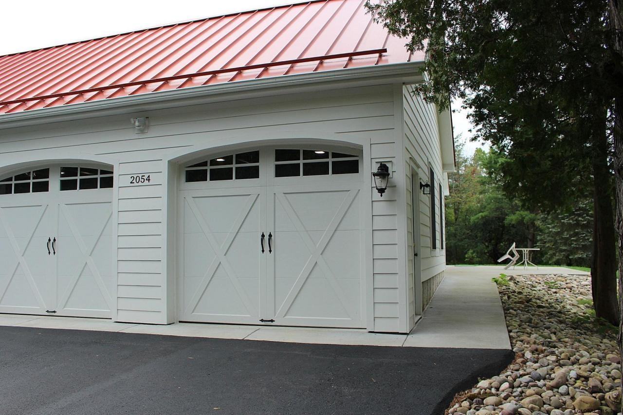 2054 Putnam Rd - Photo 2 of 22