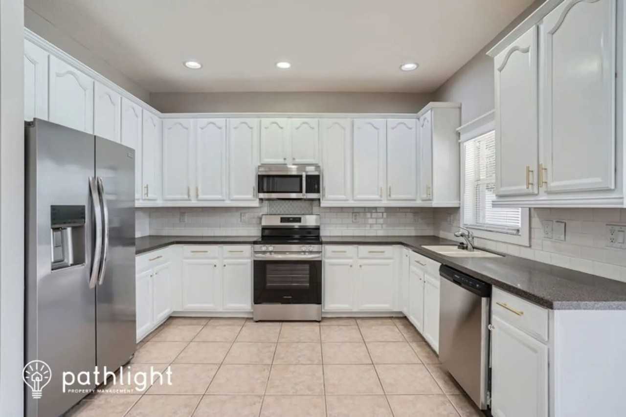 3642 Morgans Bluff Ct - Photo 2 of 25