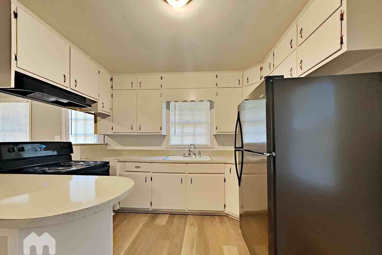 400 Valley Rd - Photo 3 of 19