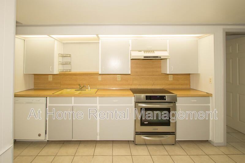 1004 E 15th St - Photo 3 of 18