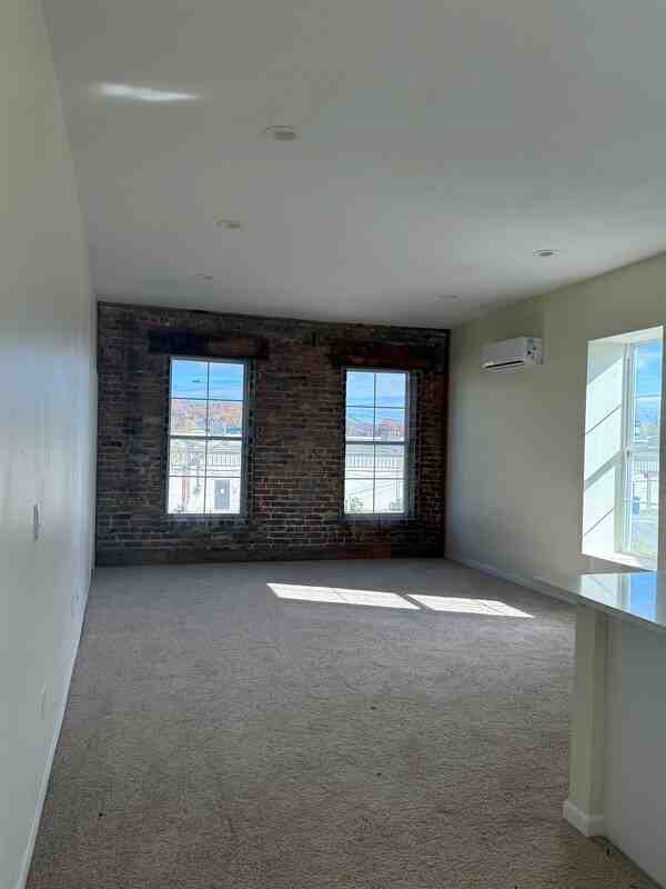 1033 Smith St #4 - Photo 2 of 6