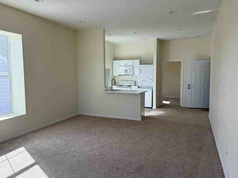 1033 Smith St #4 - Photo 3 of 6