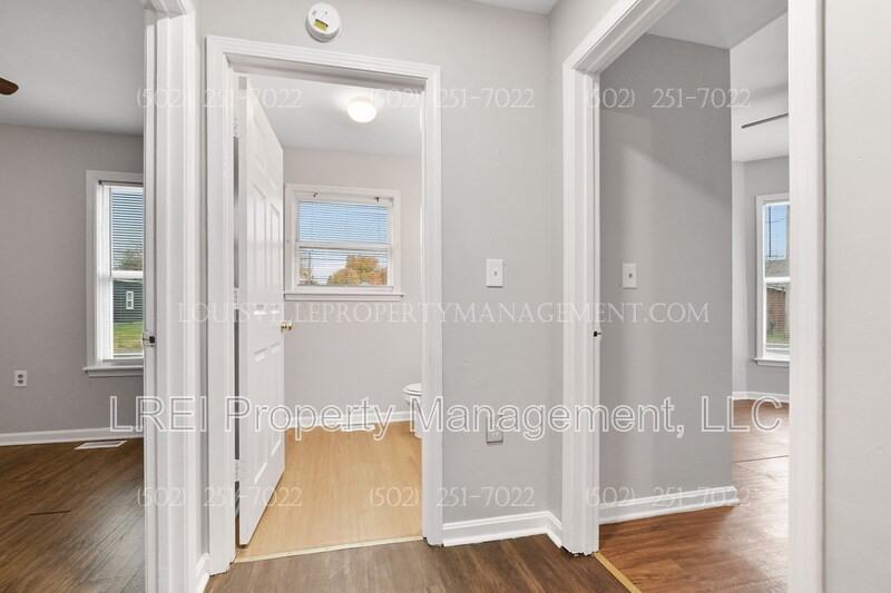 967 S Jackson St - Photo 3 of 18