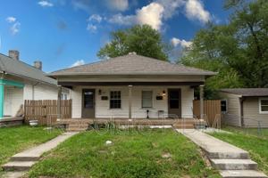 featured image of 725 Lynn St