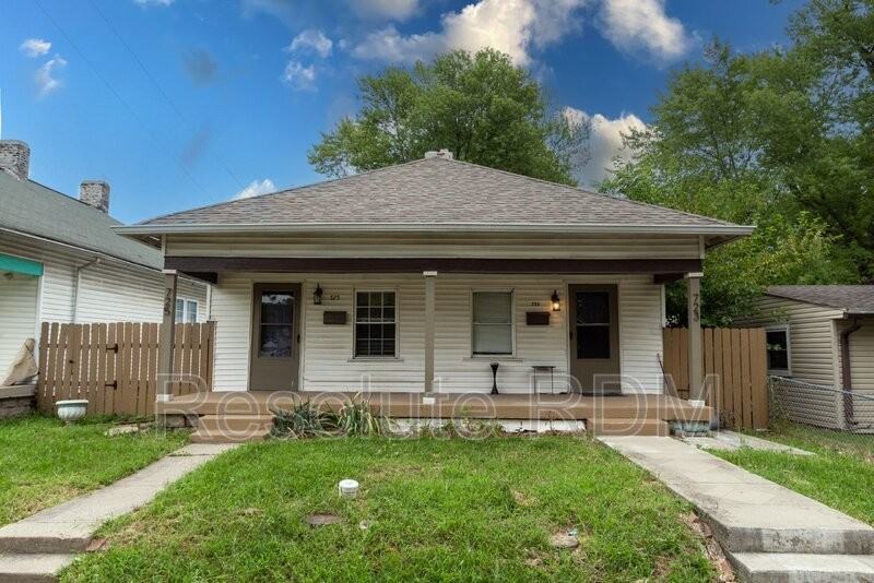 725 Lynn St - Photo 2 of 16