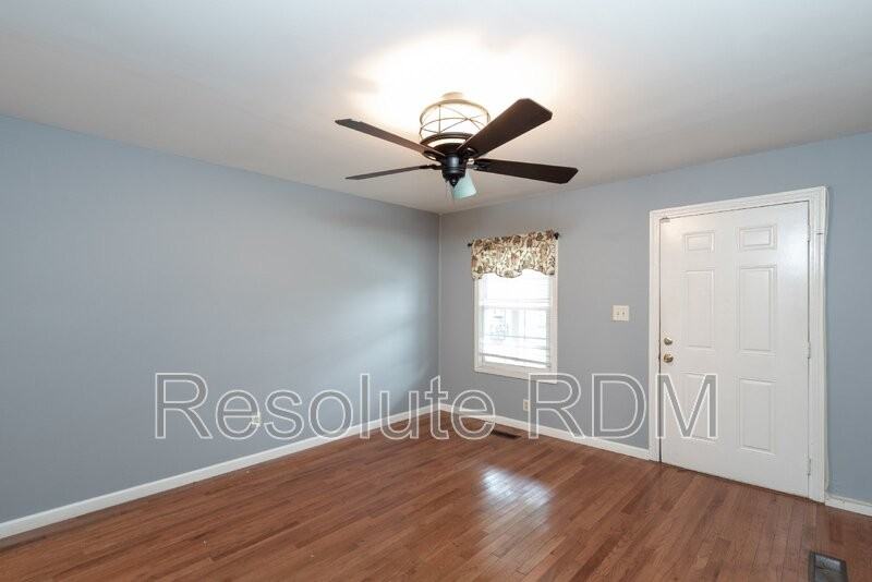 725 Lynn St - Photo 5 of 16