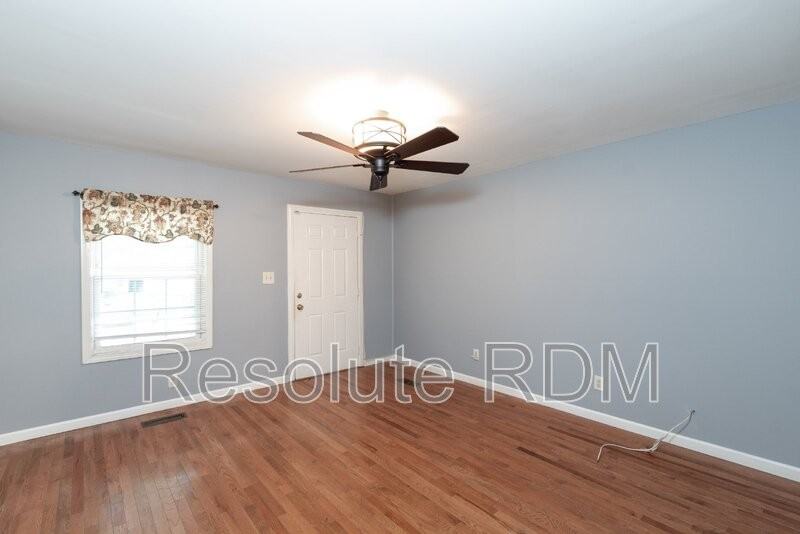 725 Lynn St - Photo 6 of 16