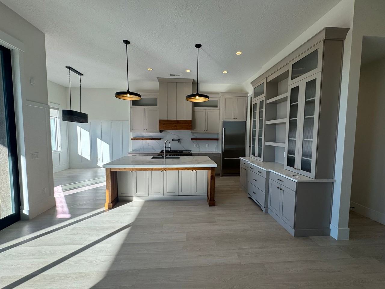 647 W 280 S - Photo 4 of 40