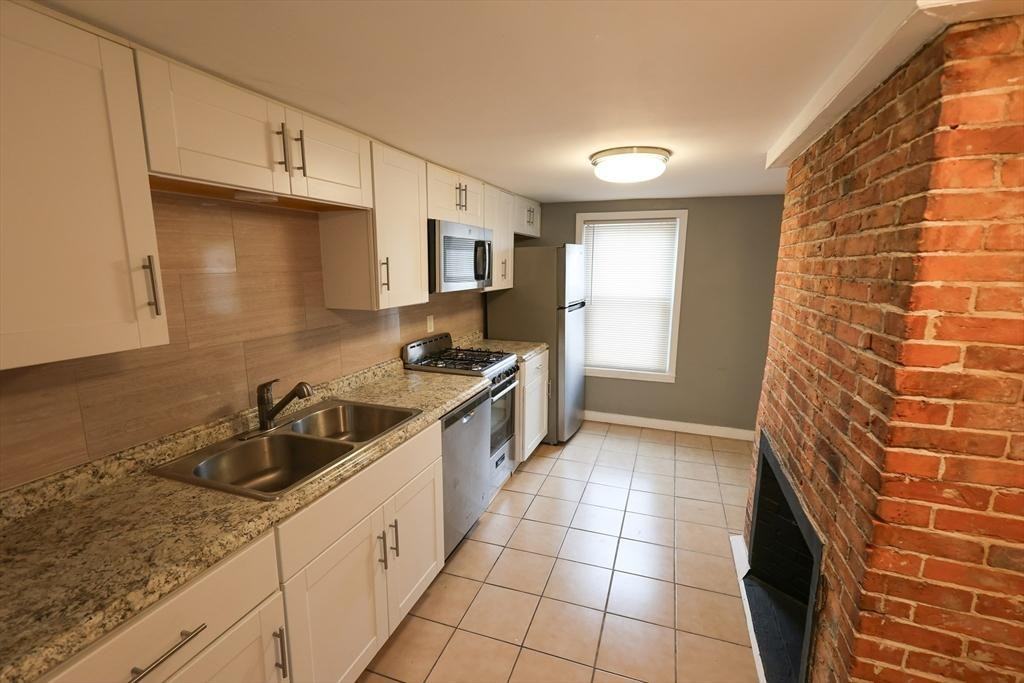 98 Commercial St #2R - Photo 3 of 19