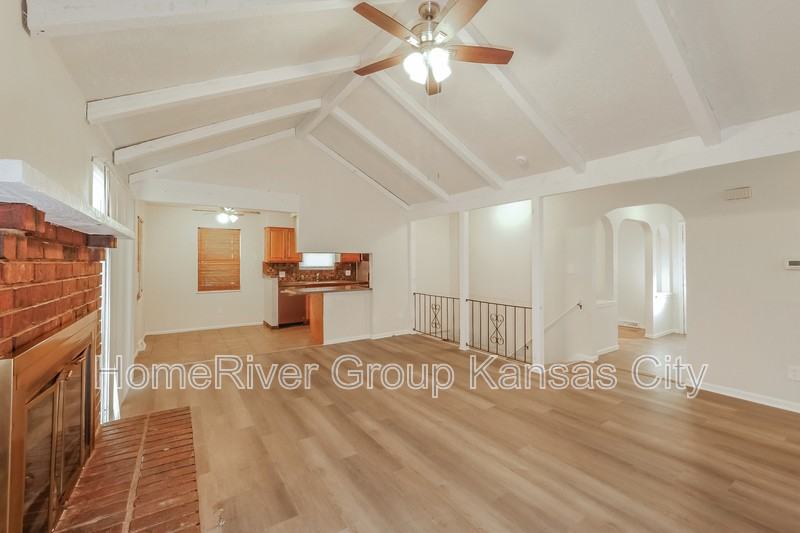 1504 N Millhaven Ct - Photo 2 of 19