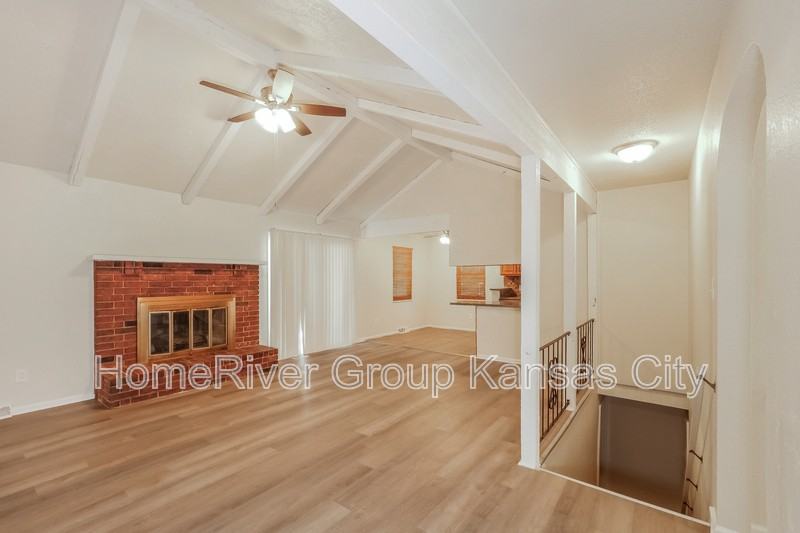 1504 N Millhaven Ct - Photo 3 of 19