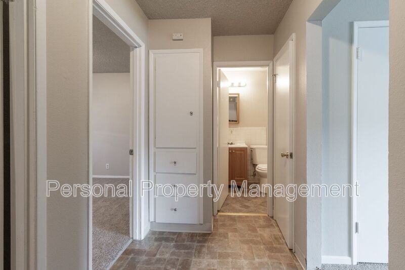 932 Ne 86th St - Photo 6 of 12