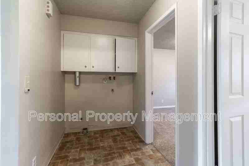 932 Ne 86th St - Photo 7 of 12
