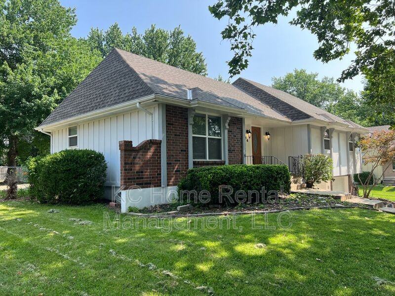 714 Ne Cedar St - Photo 3 of 47