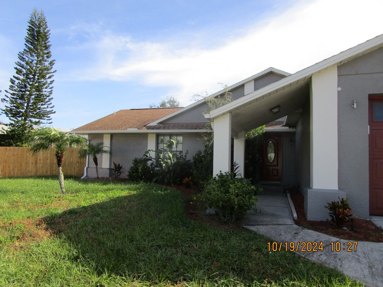 7039 Mistletoe Ct - Photo 3 of 38