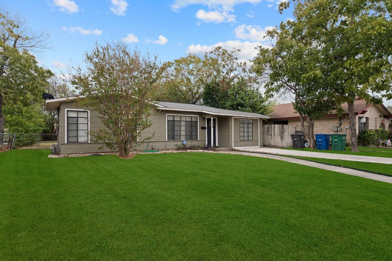 902 El Monte Blvd - Photo 2 of 27