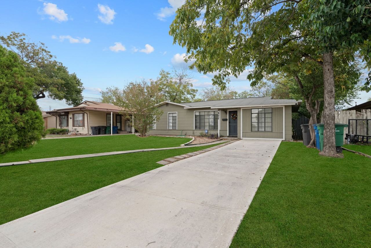 902 El Monte Blvd - Photo 3 of 27