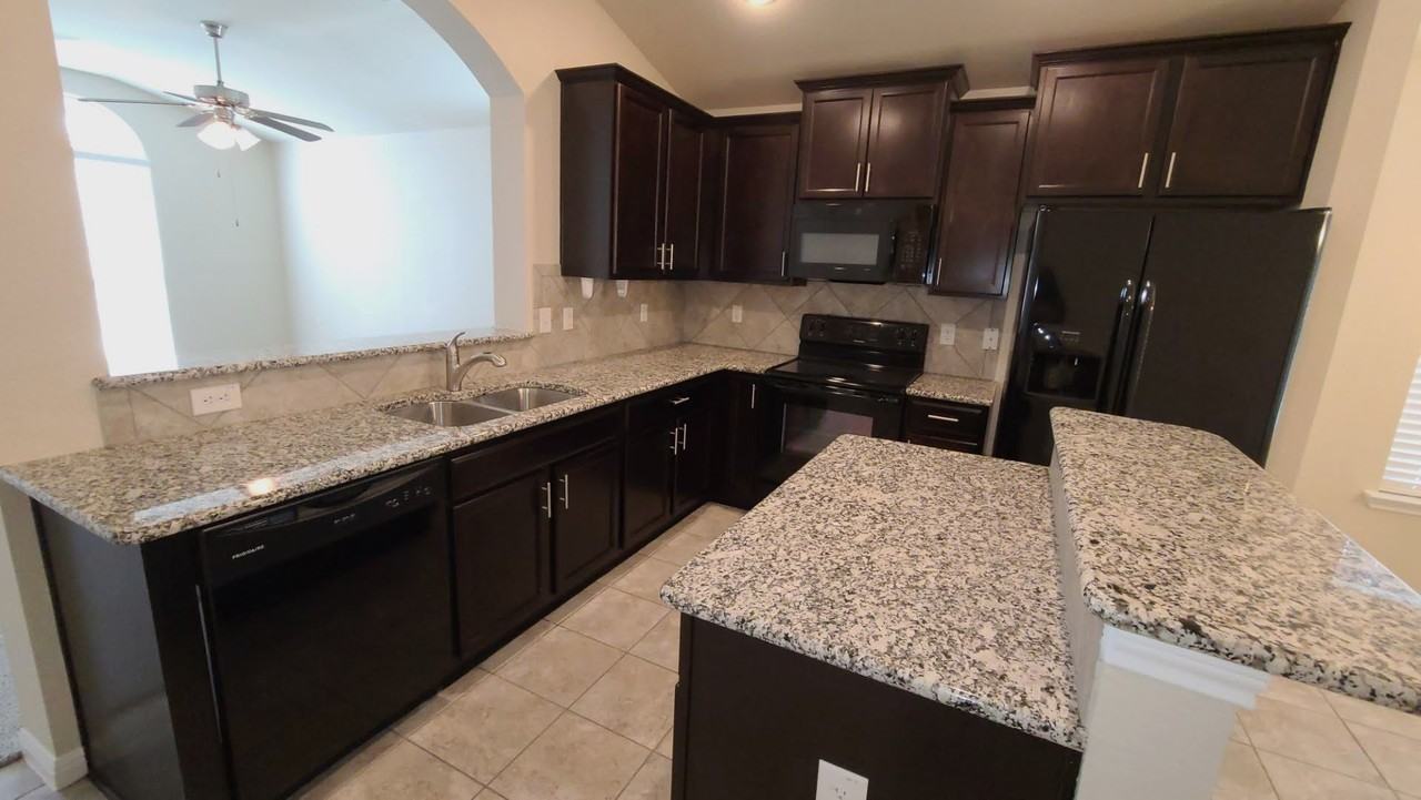 3603 Dumfries Ct - Photo 5 of 31