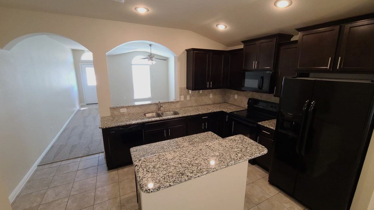 3603 Dumfries Ct - Photo 7 of 31