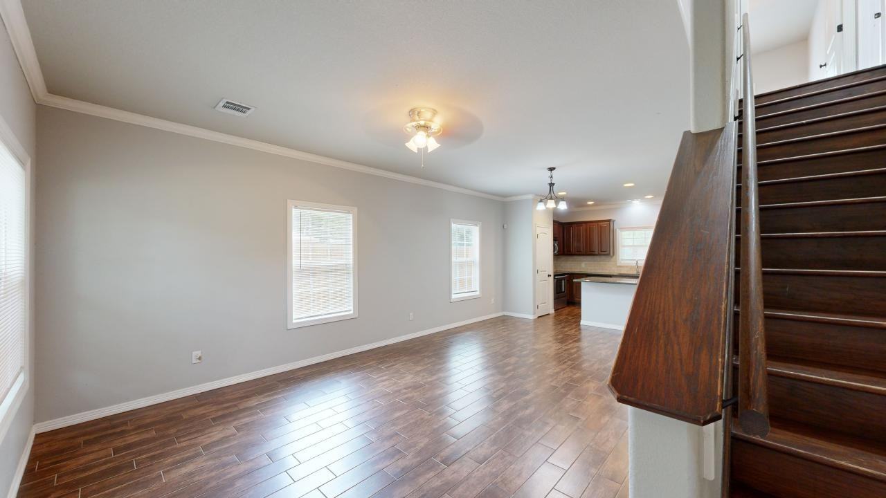 109 Southland St - Photo 2 of 33