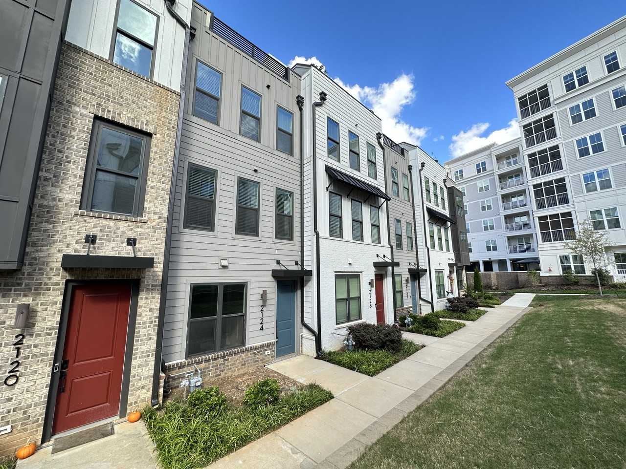 2124 Terwilliger Ter - Photo 3 of 36