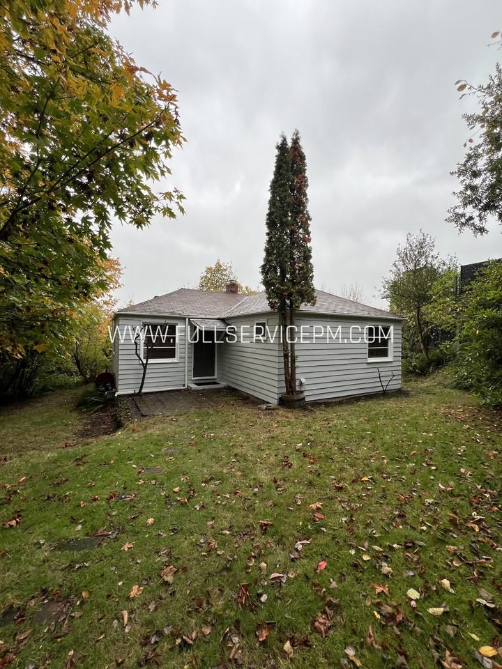 3668 33rd Ave Sw - Photo 2 of 22