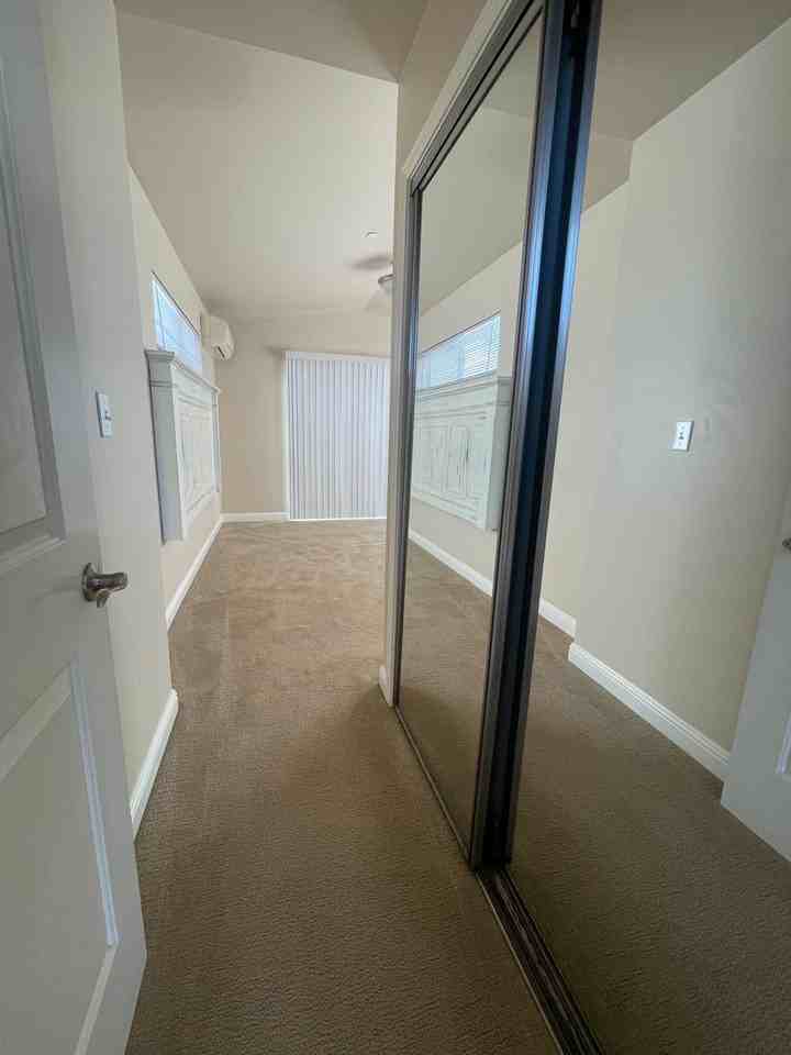 1289 Waring St - Photo 2 of 17