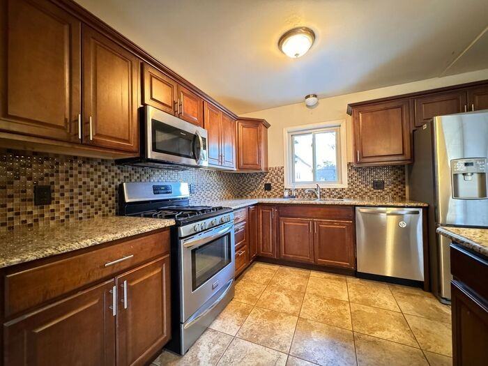 1117 E Lake Pl - Photo 2 of 16