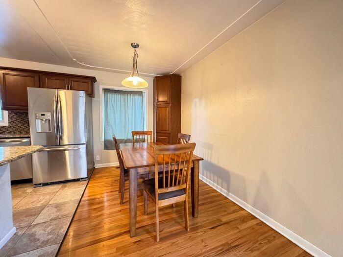 1117 E Lake Pl - Photo 3 of 16