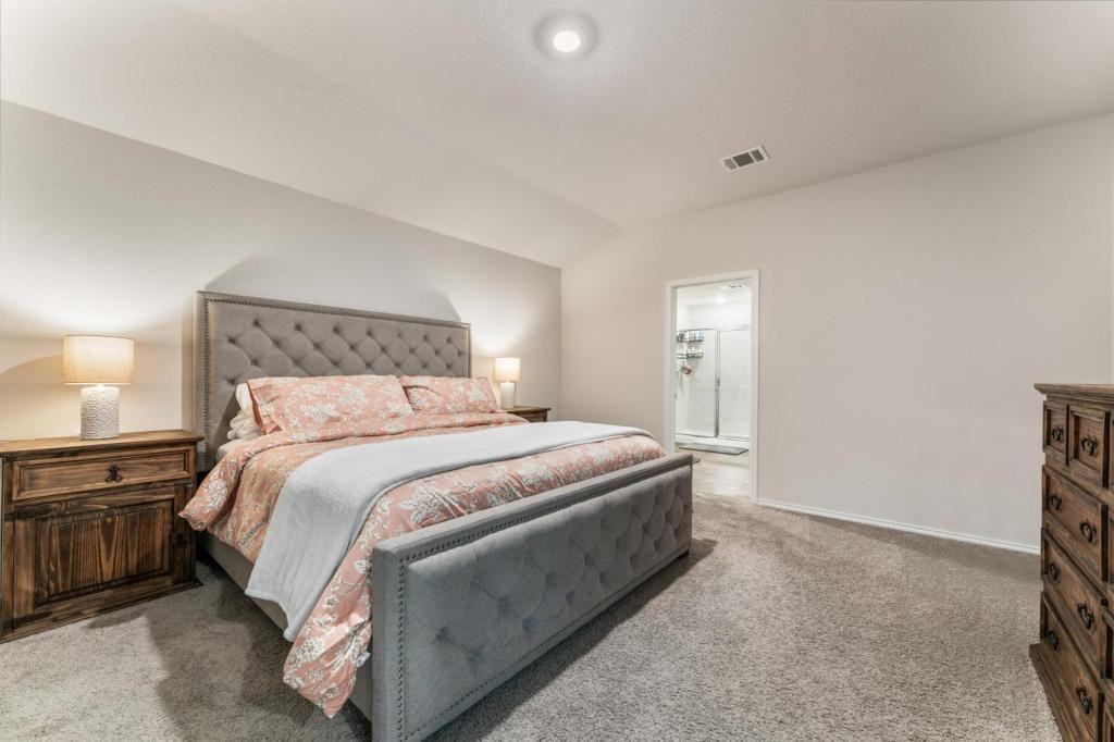 3127 Keuka Park Dr - Photo 6 of 11